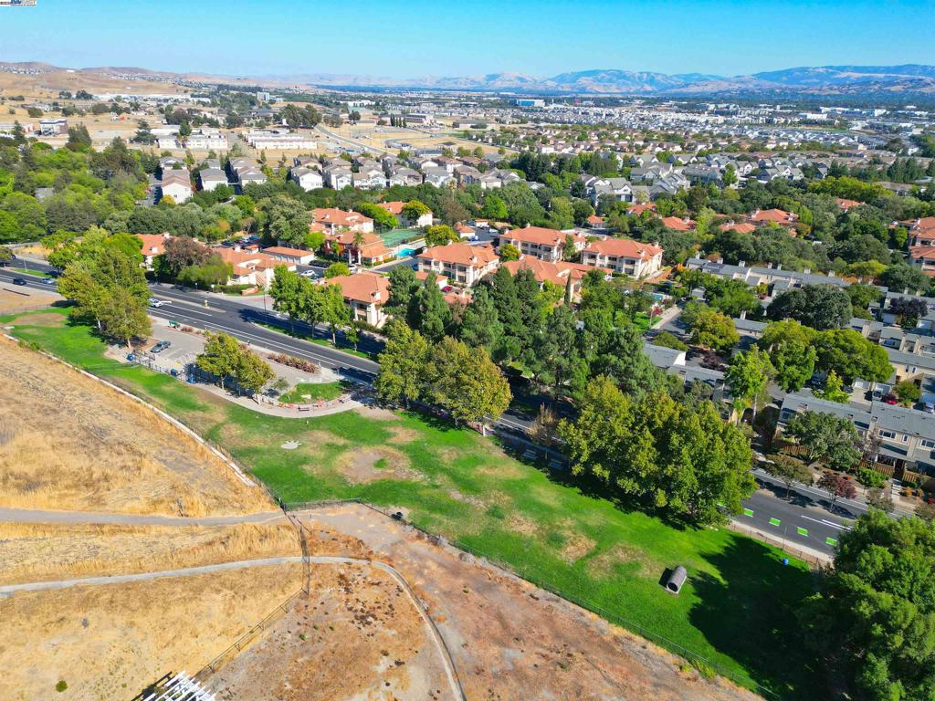 DUBLIN HILLS EST - Residential