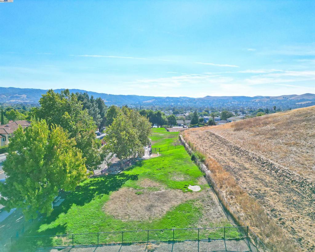 DUBLIN HILLS EST - Residential