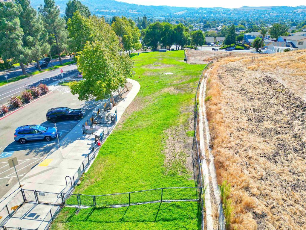 DUBLIN HILLS EST - Residential