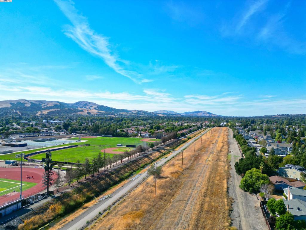 DUBLIN HILLS EST - Residential