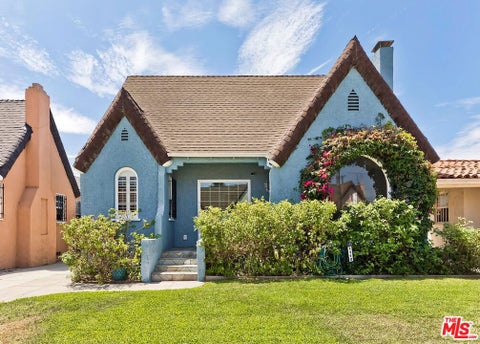 Photo of 1110 W 80th Street, Los Angeles, CA 90044 (MLS # 26102708)