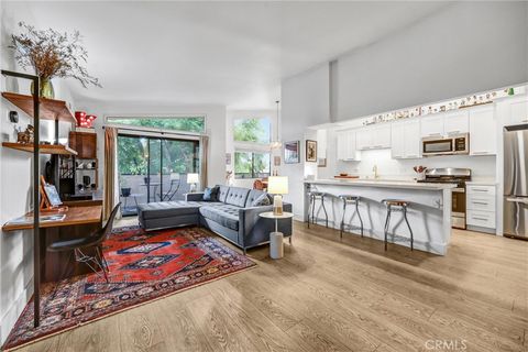 Photo of 5805 Whitsett Avenue #201, Valley Village, CA 91607 (MLS # SR26078546)