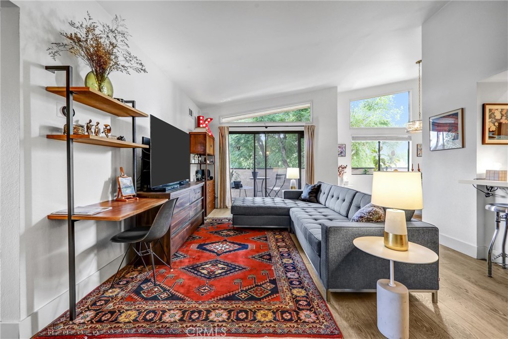 5805 Whitsett Avenue 201