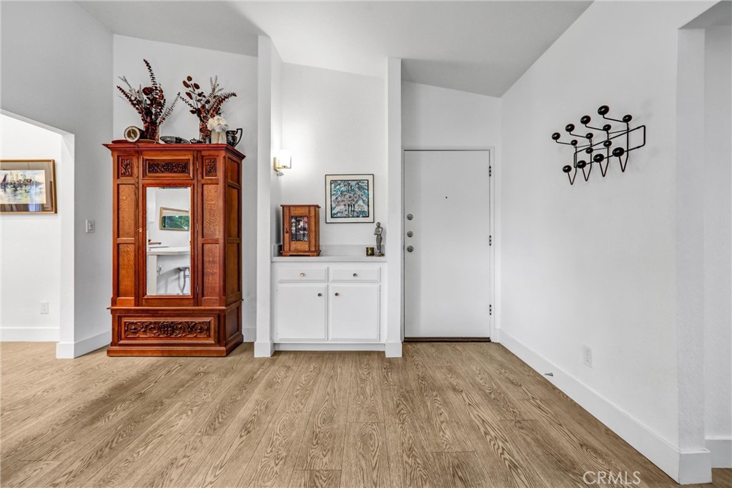 5805 Whitsett Avenue 201