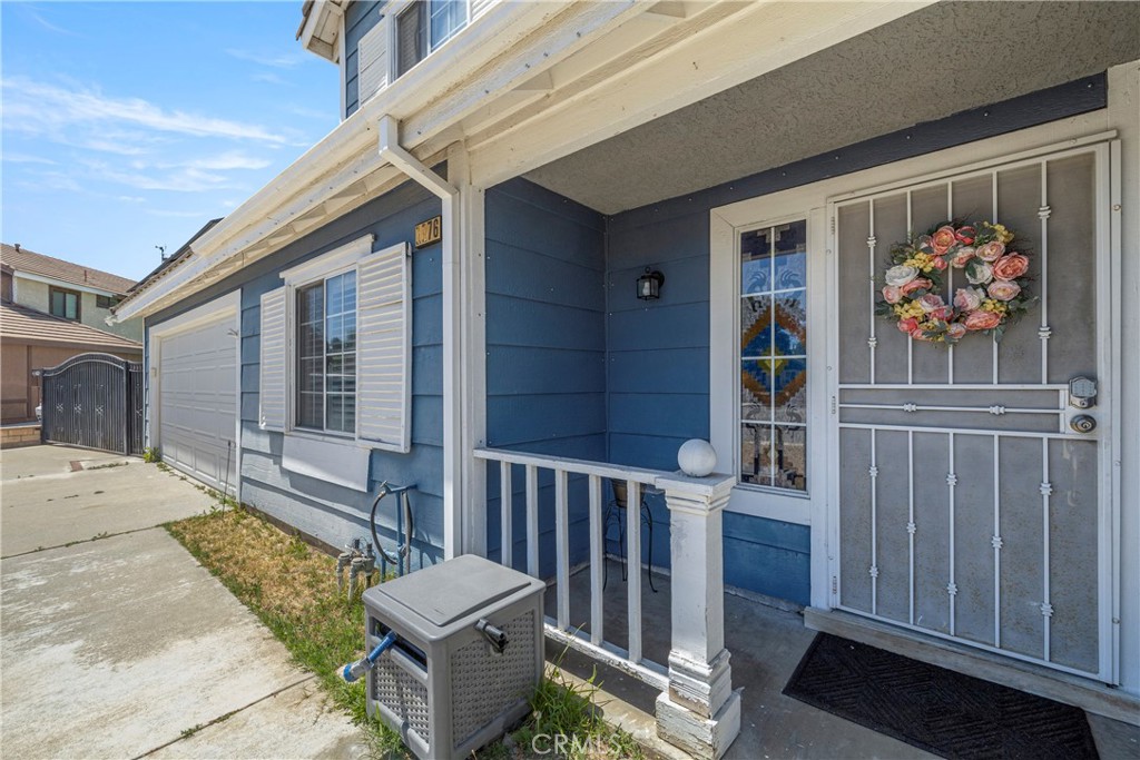 1176 W Buxton