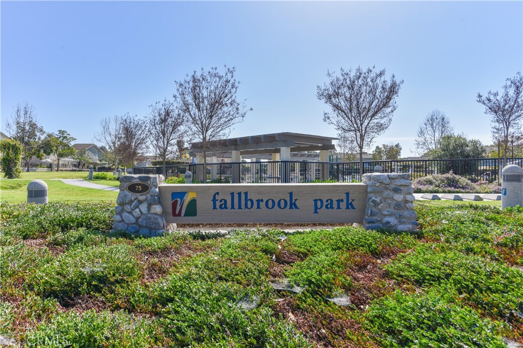 44 Fallbrook