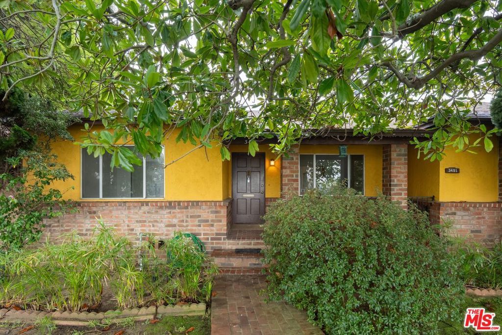 Photo of 3491 Butler Avenue, Los Angeles, CA 90066 (MLS # 26644981)