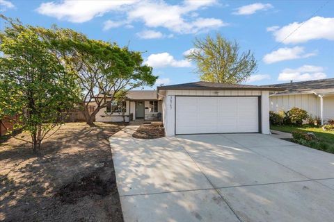 Photo of 36747 Theta Court, Fremont, CA 94536 (MLS # ML82039280)