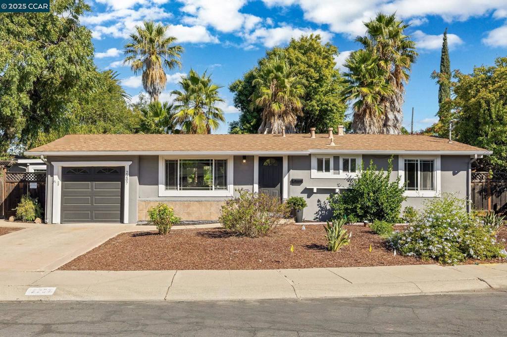 2207 Channing Ct