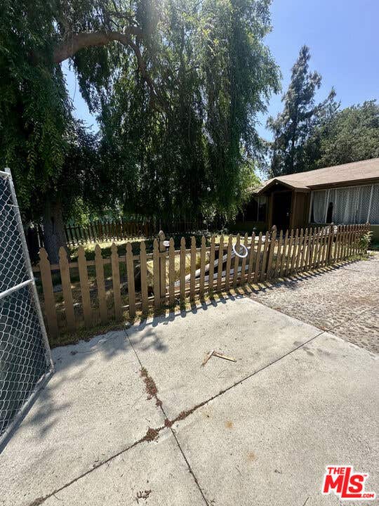 Photo of 6325 Klump Avenue, North Hollywood, CA 91606 (MLS # 26673291)