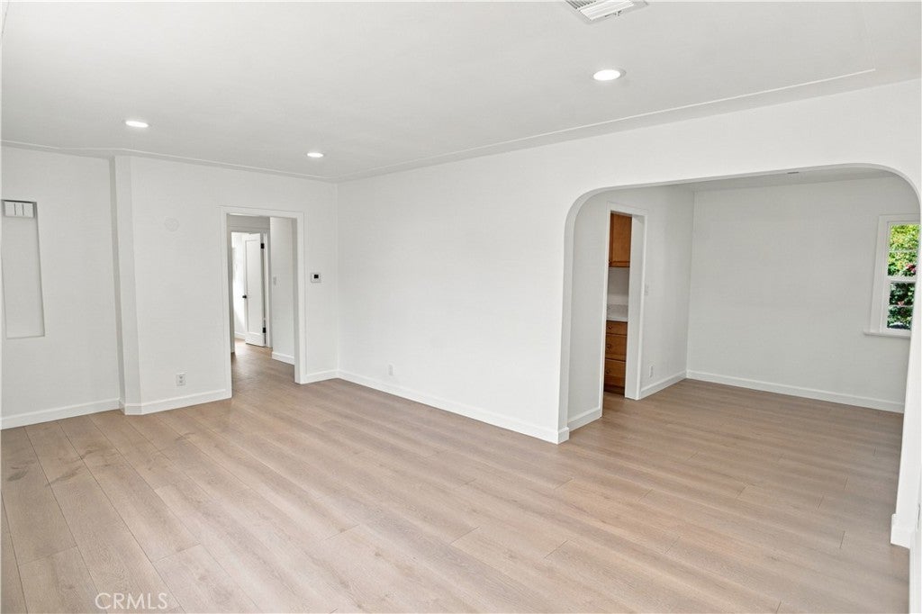 2211 W Verdugo