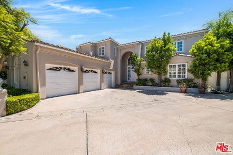 Photo of 2084 Deer Run Lane, Los Angeles, CA 90049 (MLS # 26867267)