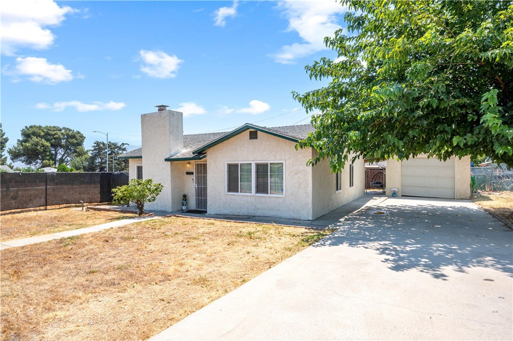 Welcome to 2288 W Williams Street, a beautifully updated 2-bedroom, 1-bathroom home that blends original character with modern improvements. Step inside to find an upgraded kitchen featuring new plumbing and electrical, perfect for today’s lifestyle. The home also boasts a convenient indoor laundry area and fresh interior comfort throughout. Recent updates include brand new exterior paint, updated electrical, and kitchen plumbing, giving peace of mind for years to come. A separate garage provides extra storage or parking, while the spacious lot offers room to relax or entertain.
This move-in ready home is ideal for first-time buyers, downsizers, or investors seeking a turnkey property. Conveniently located near schools, shopping, and easy freeway access, it’s a fantastic opportunity to own a well-cared-for home in Banning.
Don’t miss out—schedule a showing today!