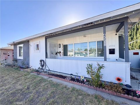 Photo of 4558 N Mountain View Ave, San Bernardino, CA 92407 (MLS # TR25233091)
