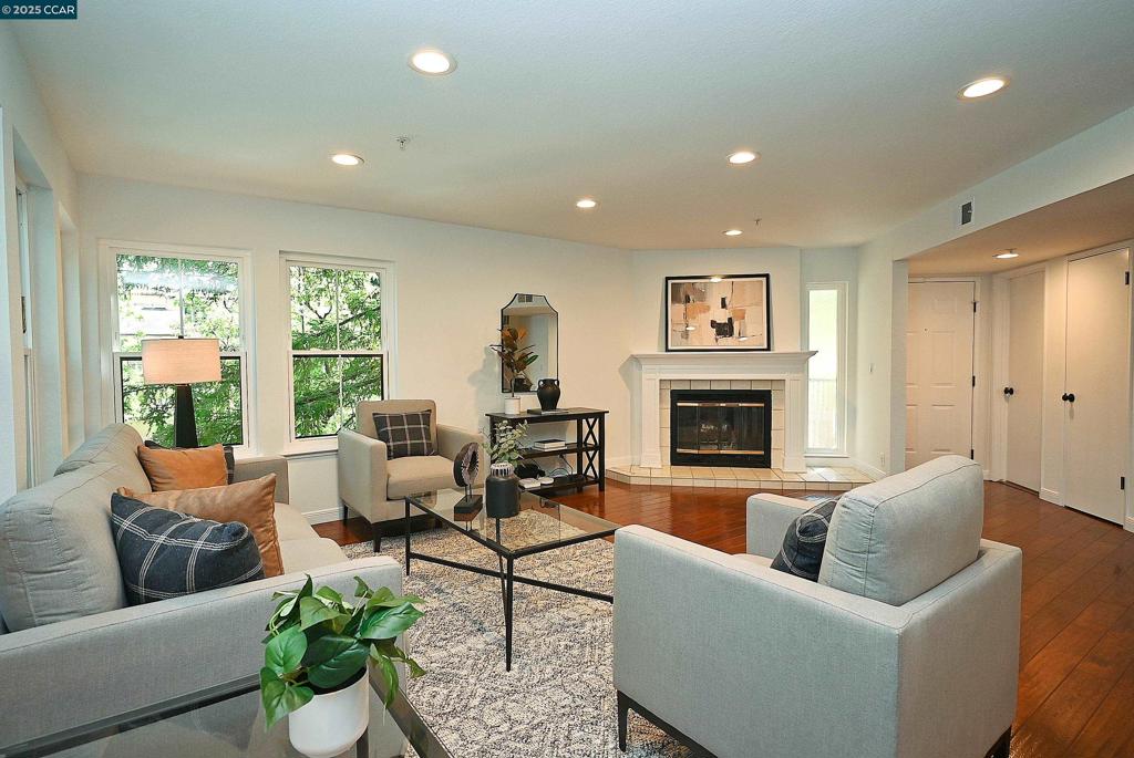 LAFAYETTE POINTE - Residential