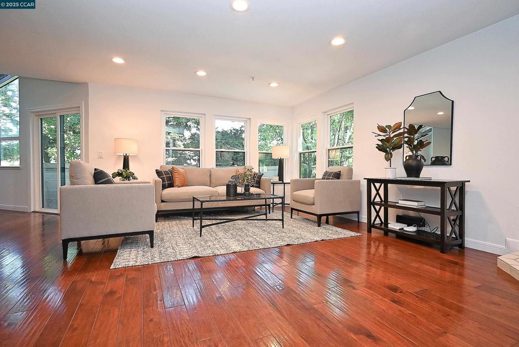 LAFAYETTE POINTE - Residential