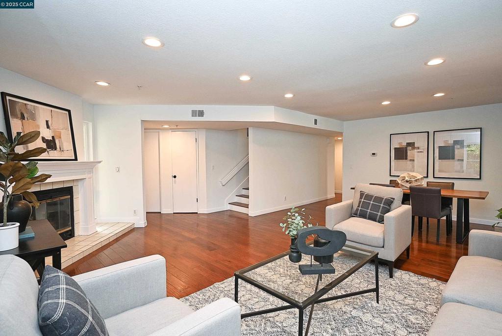 LAFAYETTE POINTE - Residential