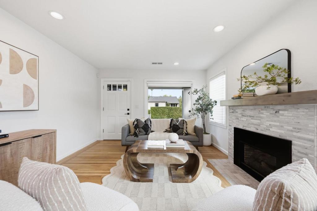 1005 Hall Street