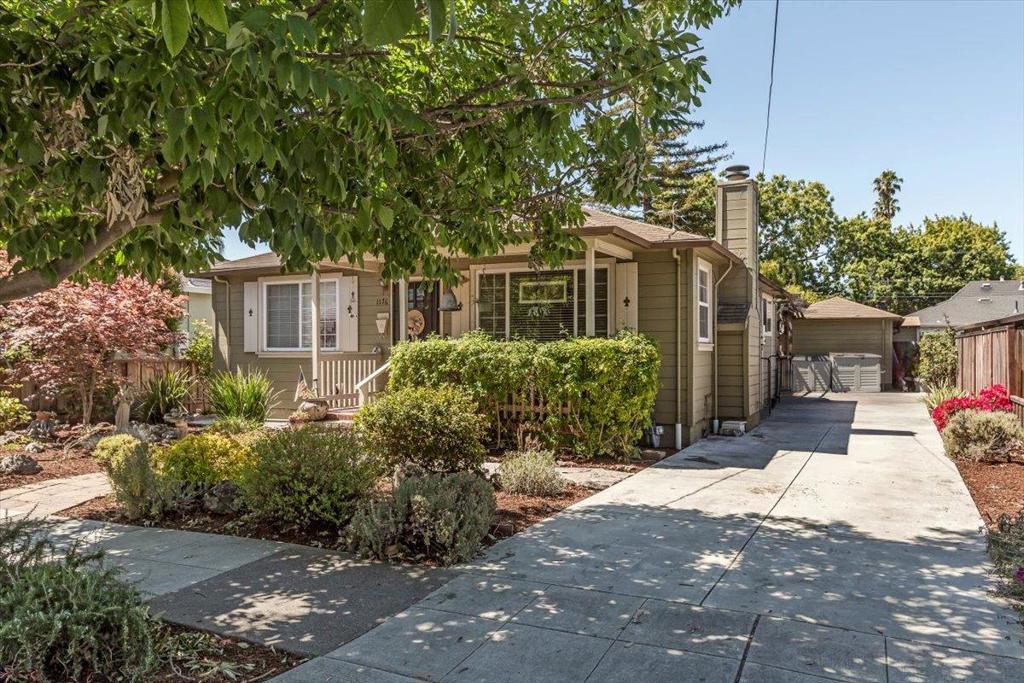 1176 Valota Road