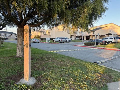 914 Acosta Plaza 32 Salinas CA 93905