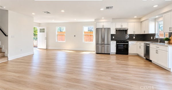 645 W 97TH ST, LOS ANGELES, CA 90044 - Image 2f818e85f1a9a8294dfd445fec13196b/3393355833