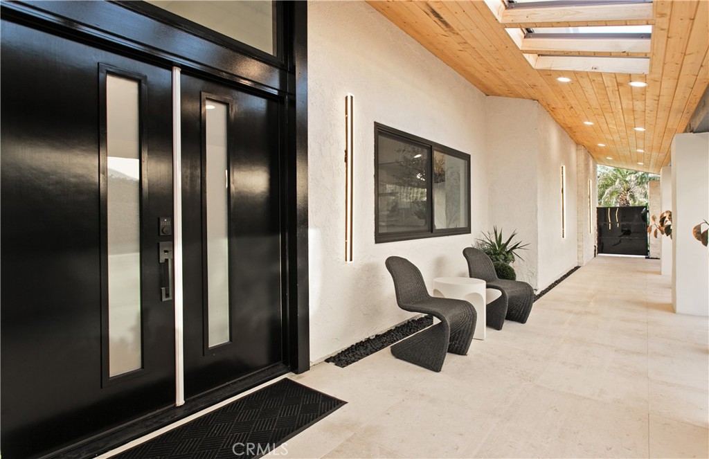 10 White Water Drive