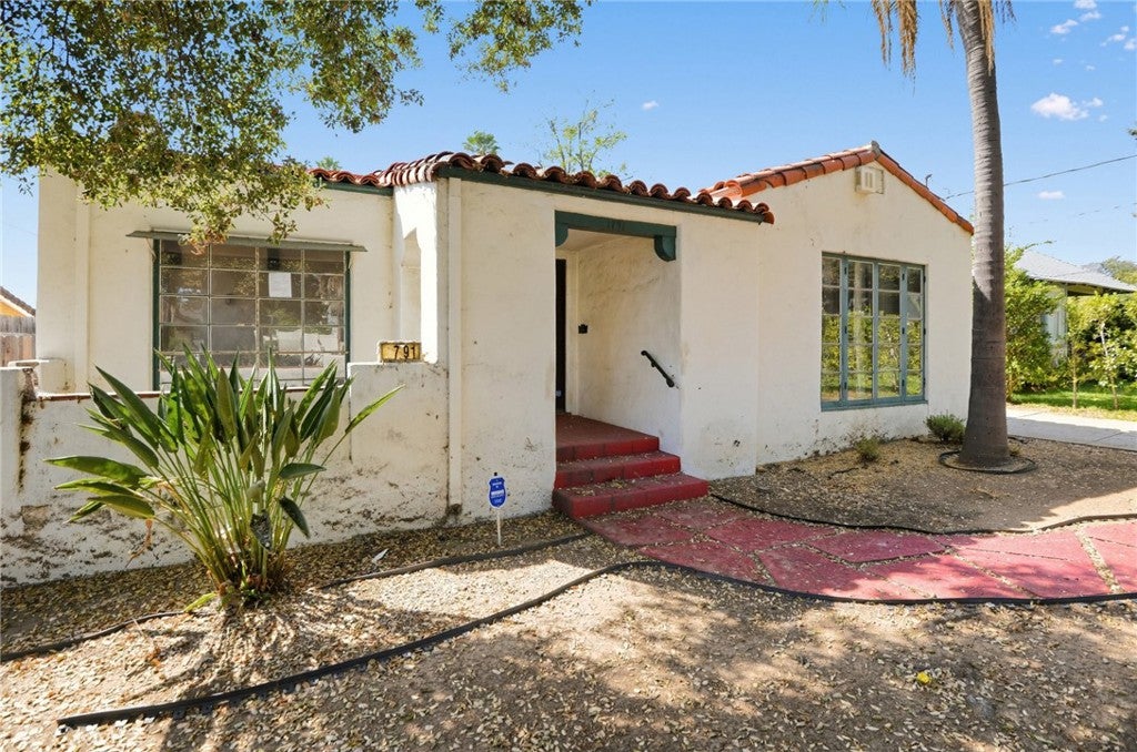 1791 Navarro AVE