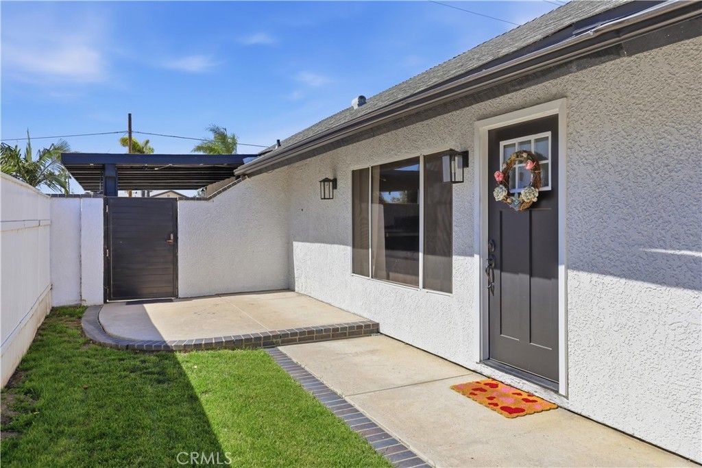 Photo of 2019 N Hietter Ave, Simi Valley, CA 93063 (MLS # SR26058759)