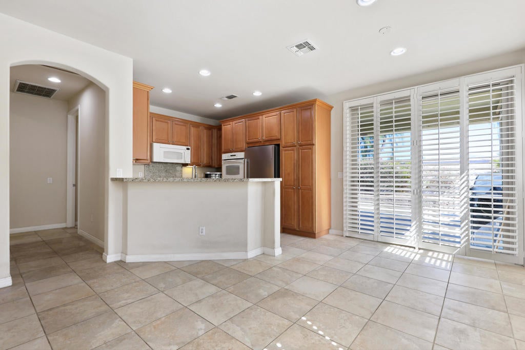 80276 Avenida Linda Vista