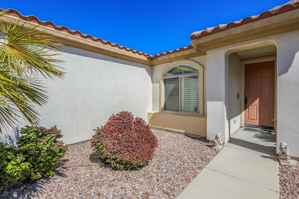 80276 Avenida Linda Vista
