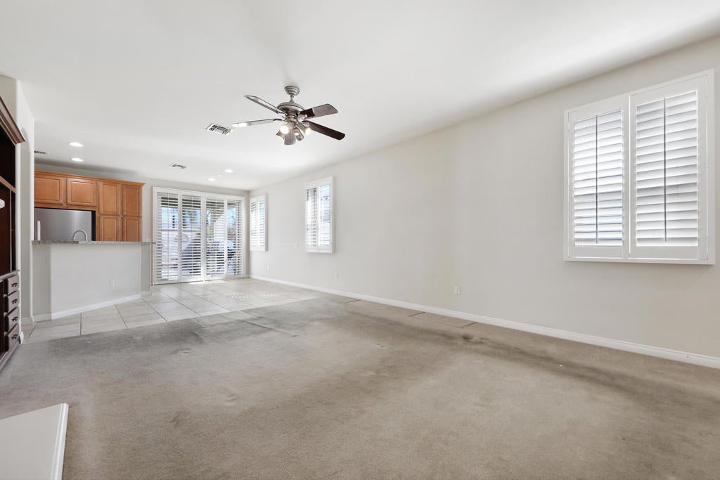 80276 Avenida Linda Vista