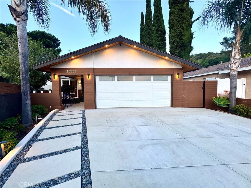 Photo of 27141 Via Noveno, Mission Viejo, CA 92691 (MLS # OC25271585)