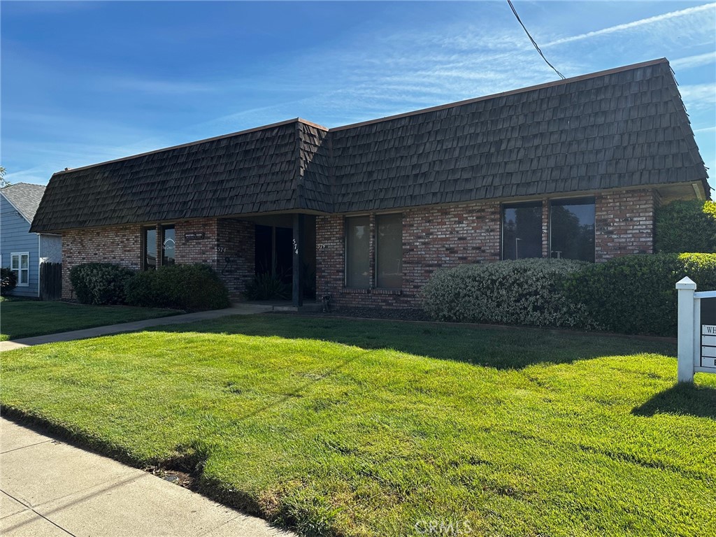 This office is centrally located in Chico and conveniently close to freeway access. Includes three private offices and large work area/reception with plenty of parking.