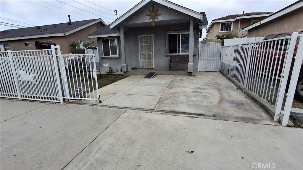 CHARMING HOME FOR SALE! ENJOY A BRIGHT AND SPACIOUS LIVING ROOM, A FULL KITCHEN WITH MODERN APPLIANCES, AND A <<PRIVATE ADU>> WITH ITS OWN BATHROOM. STEP OUTSIDE TO A LARGE DRIVEWAY AND A FENCED YARD WITH A LOVELY PATIO—PERFECT FOR RELAXING! PLUS, A HANDY SHED AND LAUNDRY AREA. IDEAL FOR FAMILIES OR HOSTING GUESTS!
