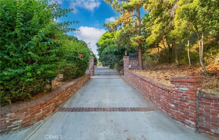 Welcome to 330 N Madison Ave, Monrovia, an exceptional opportunity to build your dream home in one of the most desirable areas, just adjacent to Arcadia. This property is part of a private gated community and offers stunning mountain views. The expansive lot measures an impressive 44,218 square feet, providing ample space for future development.The property currently includes a 2-car detached garage and features newly installed vinyl flooring throughout, along with fresh interior and exterior paint. This is a rare chance to secure a large, well-located parcel in Monrovia, with the potential to create a custom home that meets all your needs.
This property is ideal for those looking to invest in a premium location with plenty of space and scenic surroundings. Don't miss out on this unique offering.