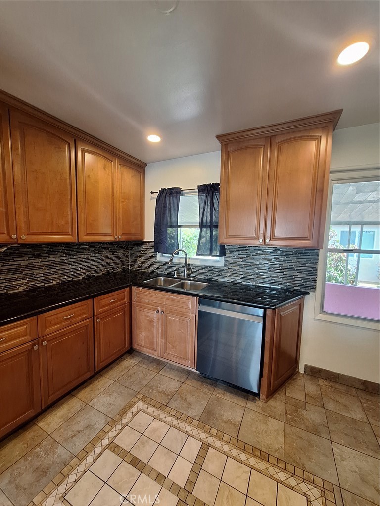 Lakewood Park/North of Del Amo (LND) - Residential