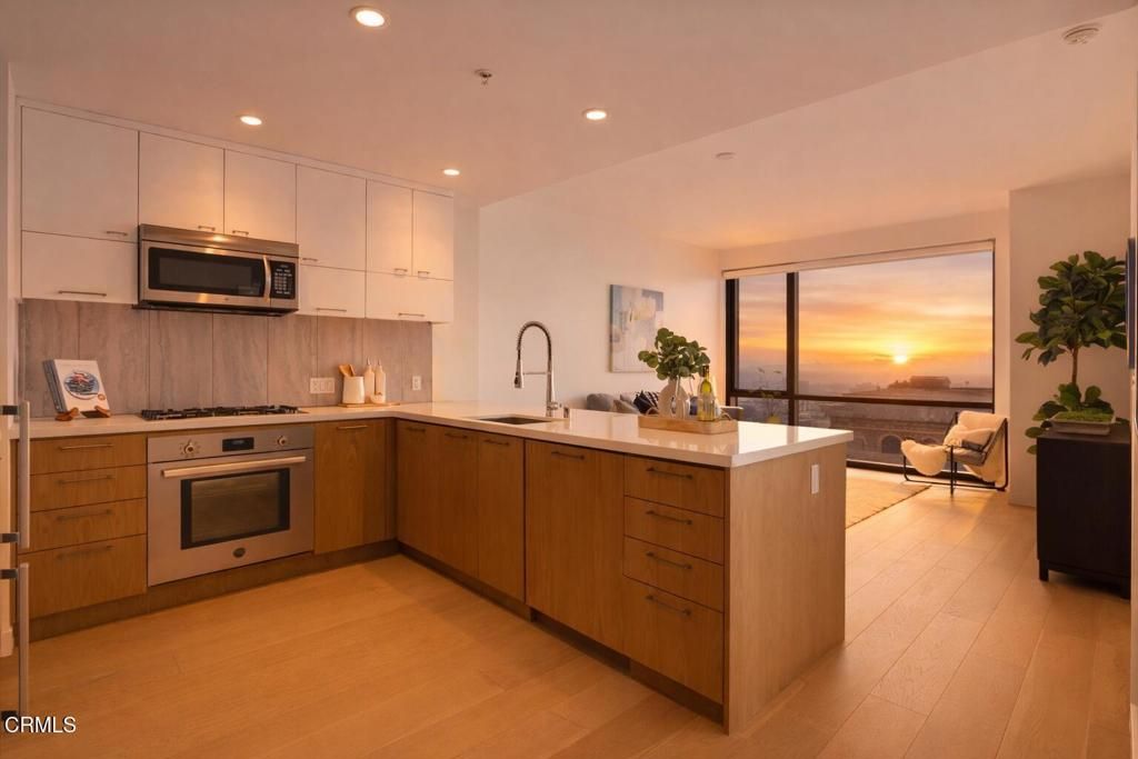 Photo of 400 S Broadway #1801, Los Angeles, CA 90013 (MLS # P1-26509)