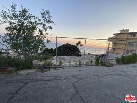 Photo of 21350 Rambla Vista, Malibu, CA 90265 (MLS # 26836899)