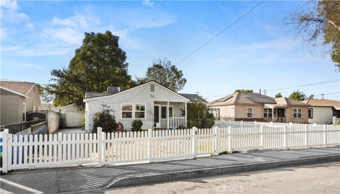 Photo of 1617 N Gordon Court, Pomona, CA 91768 (MLS # IV26209641)