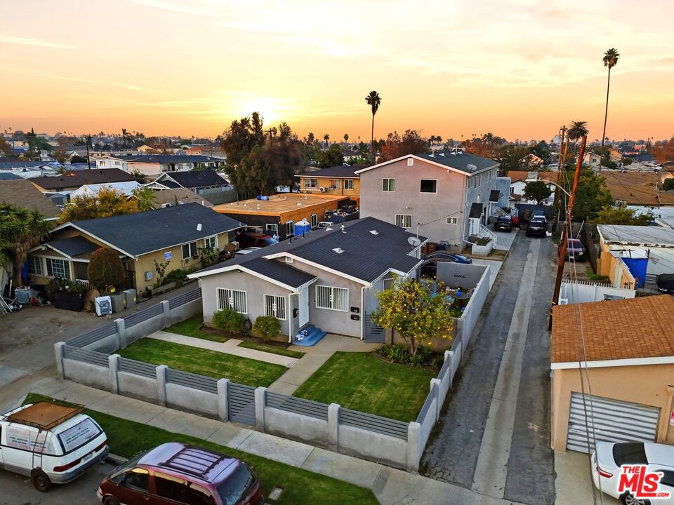 1213 W 93rd Street