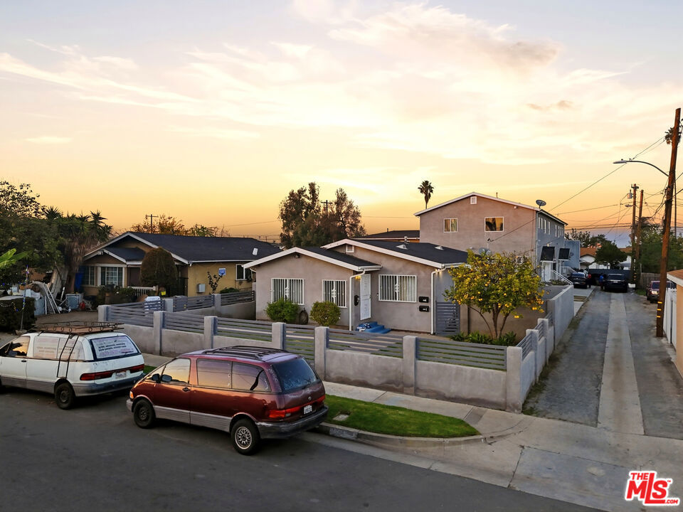 1213 W 93rd Street