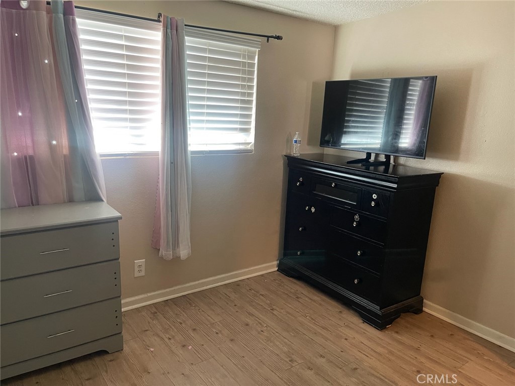 15823 Walnut