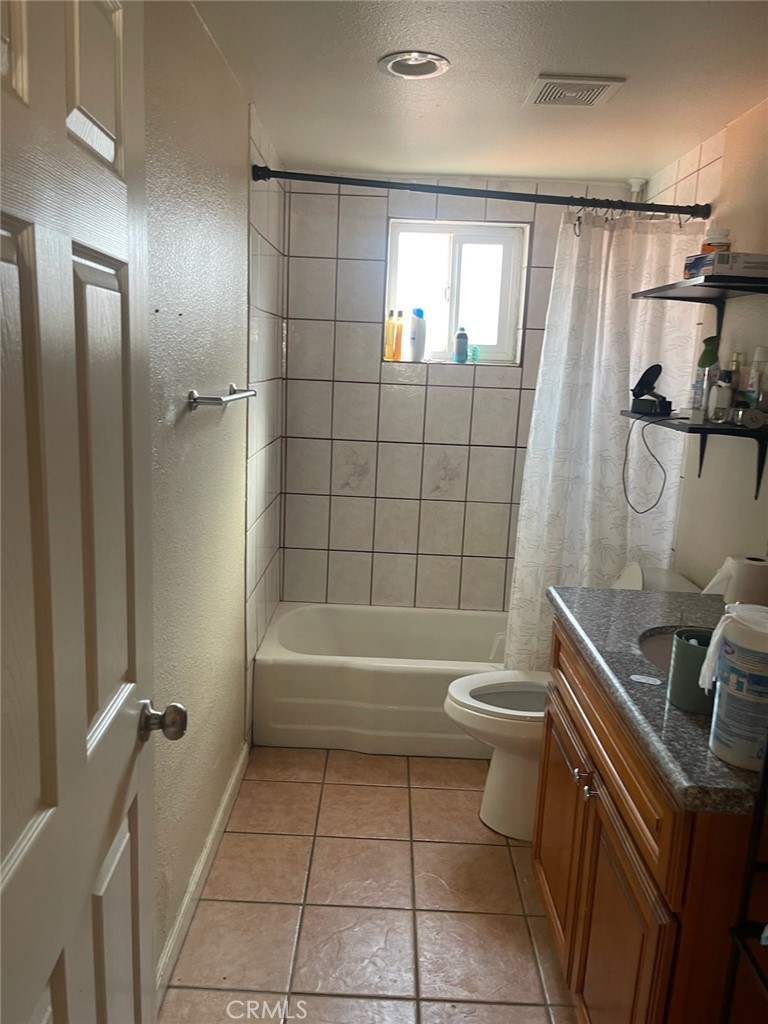 15823 Walnut