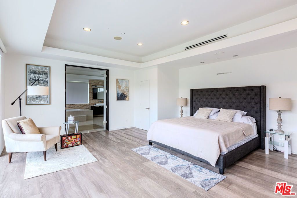 Photo of 12148 Travis Street, Los Angeles, CA 90049 (MLS # 26668583)