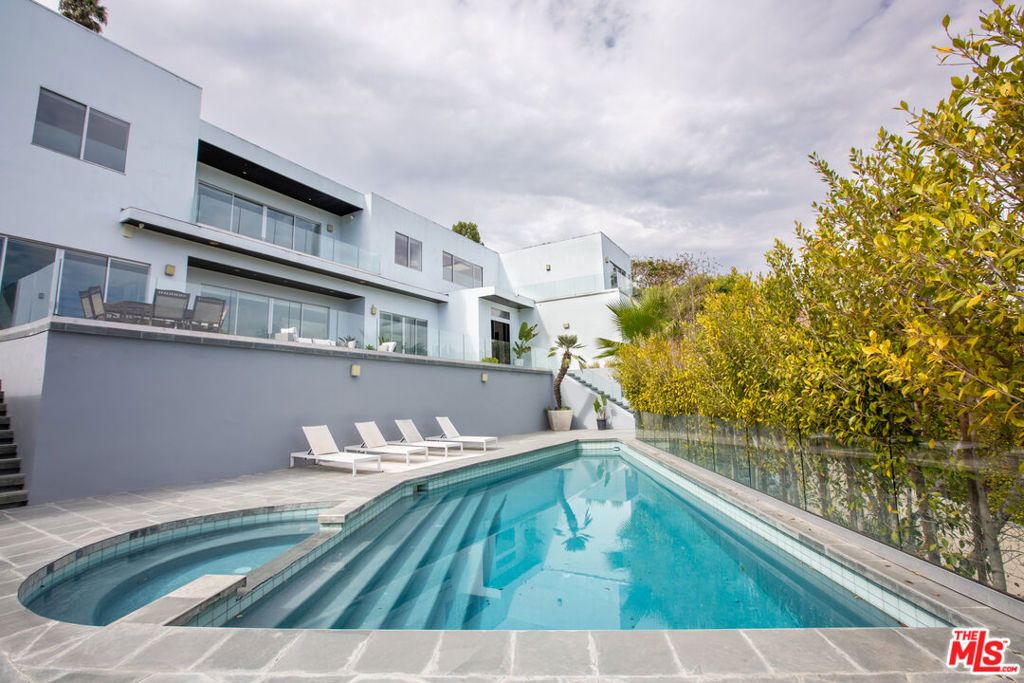 Photo of 12148 Travis Street, Los Angeles, CA 90049 (MLS # 26668583)