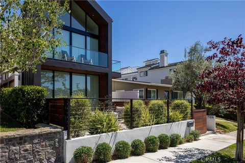 Photo of 716 1/2 Orchid Avenue, Corona Del Mar, CA 92625 (MLS # NP26102716)