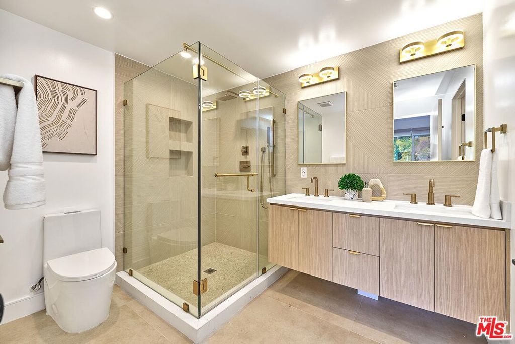 Photo of 6849 N Figueroa Street, Los Angeles, CA 90042 (MLS # 26649813)