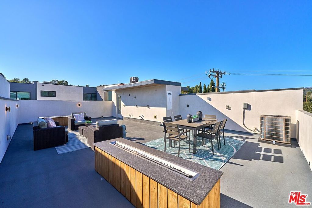 Photo of 6849 N Figueroa Street, Los Angeles, CA 90042 (MLS # 26649813)