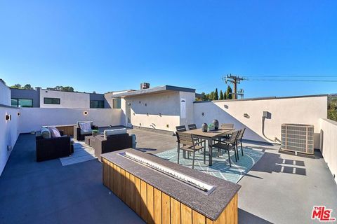 Photo of 6849 N Figueroa Street, Los Angeles, CA 90042 (MLS # 26649813)