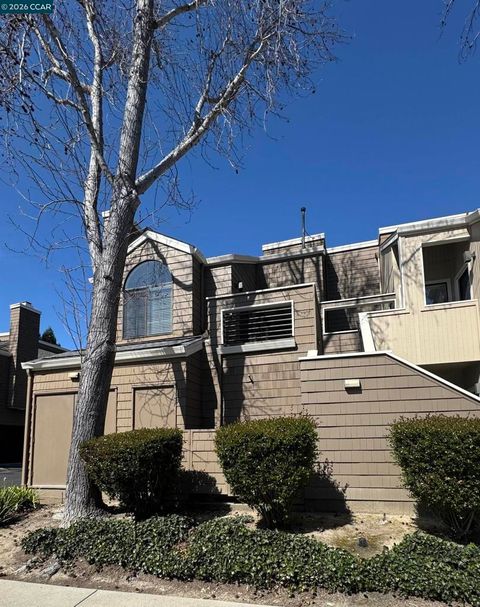 Photo of 361 S Overlook Dr, San Ramon, CA 94582 (MLS # 41122964)
